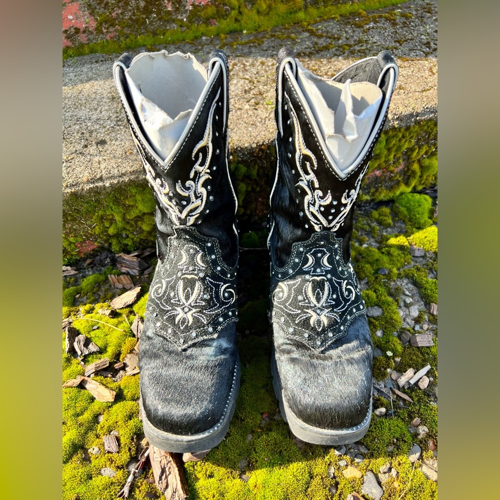 ✨Sold✨Justin Pull-On Fashion Boots w/Hair-on Hide and Rhinestones - Picture 1 of 9